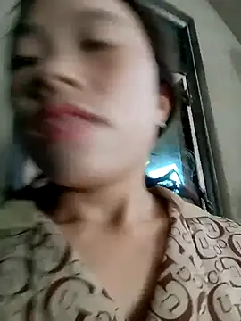 lyuyenkk online show from October 18, 2025, 7:42 am