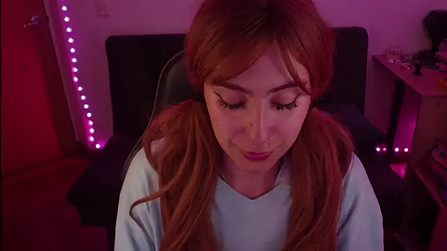 Snapshot of Miacatsito3 chatting on October 23, 2025, 4:34 am Miacatsito3 online show from October 23, 2025, 4:34 am