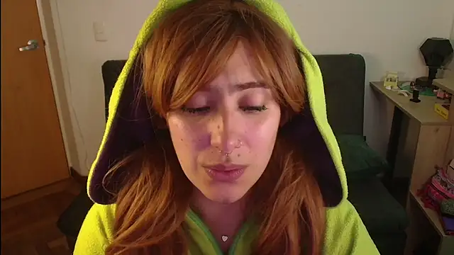 Snapshot of Miacatsito3 chatting on October 24, 2025, 4:31 am Miacatsito3 online show from October 24, 2025, 4:31 am