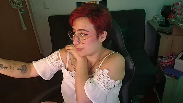 Snapshot of Miacatsito3 chatting on November 11, 2025, 5:40 am Miacatsito3 online show from November 11, 2025, 5:40 am