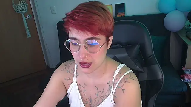 Snapshot of Miacatsito3 chatting on November 22, 2025, 8:52 pm Miacatsito3 online show from November 22, 2025, 8:52 pm