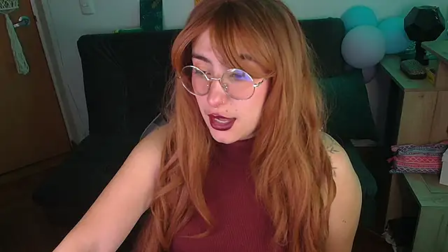 Snapshot of Miacatsito3 chatting on December 3, 2025, 12:07 am Miacatsito3 online show from December 3, 2025, 12:07 am