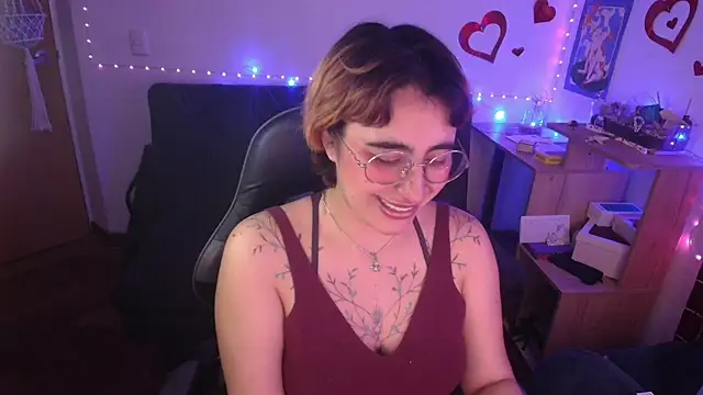 Snapshot of Miacatsito3 chatting on April 22, 2026, 5:32 am Miacatsito3 online show from April 22, 2026, 5:32 am