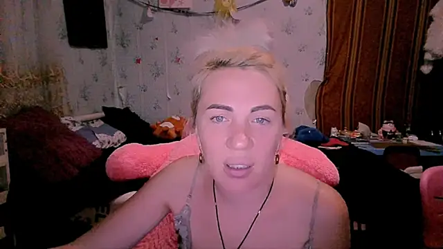 EmmaCat  online show from October 29, 2025, 5:58 pm