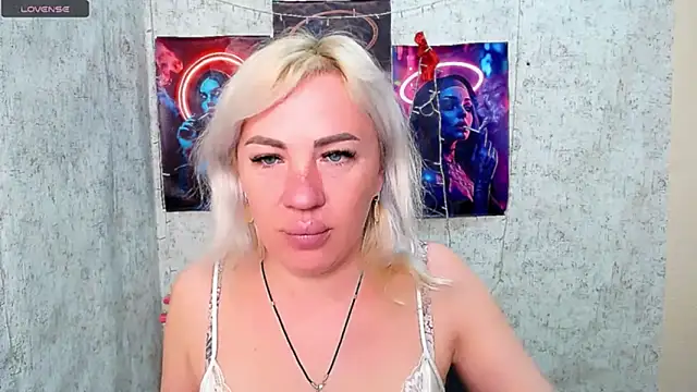 EmmaCat  online show from April 6, 2026, 4:21 am