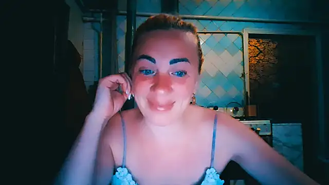 EmmaCat  online show from June 7, 2026, 7:28 pm