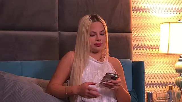 Snapshot of YssabelFox chatting on October 12, 2025, 3:16 am YssabelFox online show from October 12, 2025, 3:16 am