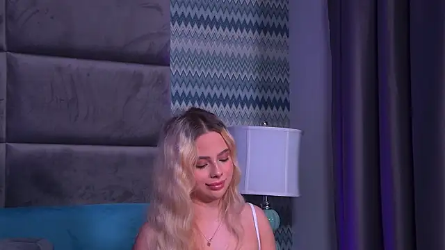 Snapshot of YssabelFox chatting on November 30, 2025, 5:50 pm YssabelFox online show from November 30, 2025, 5:50 pm