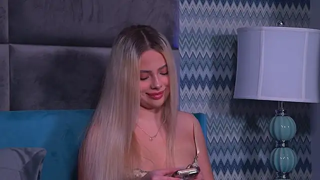 Snapshot of YssabelFox chatting on December 2, 2025, 2:45 pm YssabelFox online show from December 2, 2025, 2:45 pm