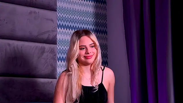 Snapshot of YssabelFox chatting on December 18, 2025, 2:45 pm YssabelFox online show from December 18, 2025, 2:45 pm