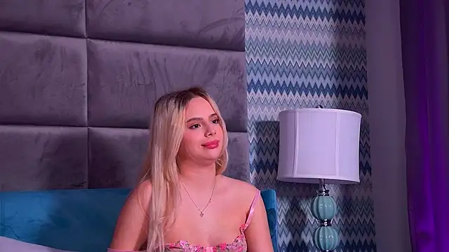 Snapshot of YssabelFox chatting on December 21, 2025, 4:36 pm YssabelFox online show from December 21, 2025, 4:36 pm