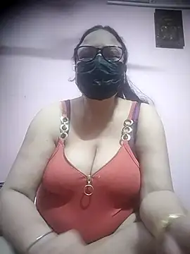 thehotlady online show from November 7, 2025, 9:09 am