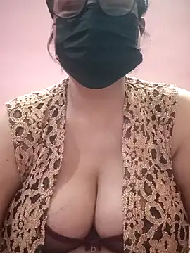 thehotlady online show from December 17, 2025, 9:37 am