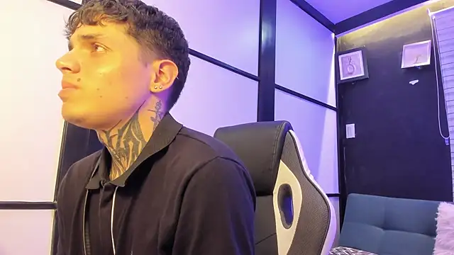 Declan-Fox online show from October 31, 2025, 2:12 am