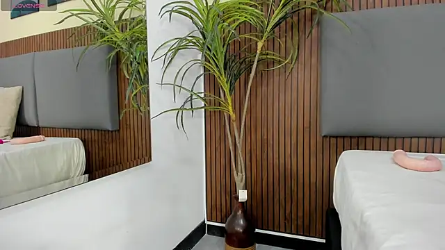 EmillyHarper  online show from September 20, 2025, 3:51 am