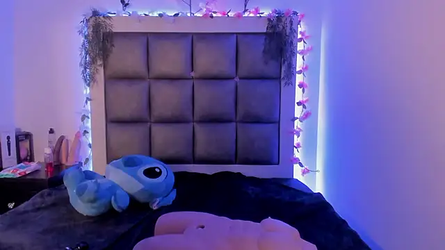 abbiecollins js online show from February 13, 2026, 4:30 am