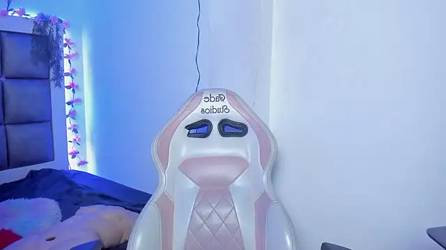 abbiecollins js online show from March 31, 2026, 4:24 am