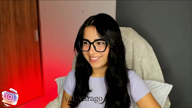 Snapshot of val_varago chatting on October 14, 2025, 12:11 am val varago online show from October 14, 2025, 12:11 am