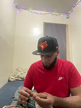 LeoPR00 online show from December 18, 2025, 1:06 pm