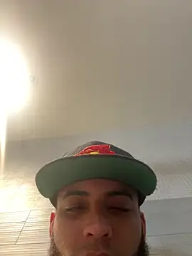 LeoPR00 online show from December 23, 2025, 1:47 am