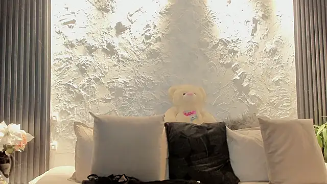 joselin rouse online show from April 15, 2026, 12:34 pm