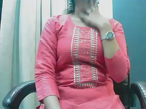 Snapshot of short_girl_ chatting on October 10, 2025, 4:39 pm short girl  online show from October 10, 2025, 4:39 pm