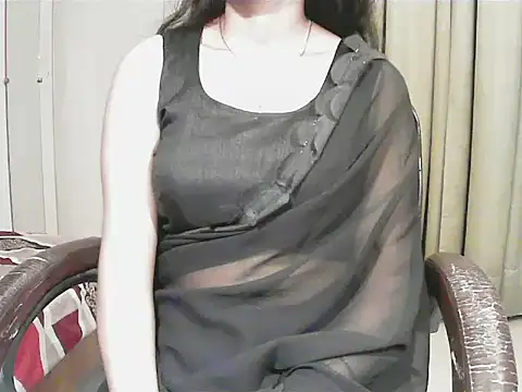 short girl  online show from December 13, 2025, 8:36 pm