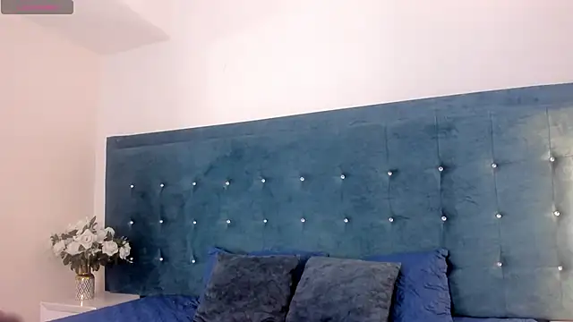 LiilyAdams online show from December 1, 2025, 8:03 pm