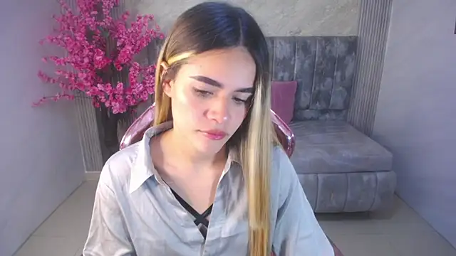 lilith4 s online show from October 6, 2025, 8:17 pm