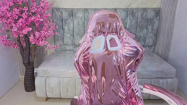 lilith4 s online show from October 27, 2025, 8:13 pm