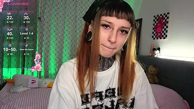 LilithPoison online show from October 23, 2025, 6:06 pm