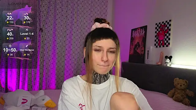 LilithPoison online show from November 12, 2025, 6:08 pm