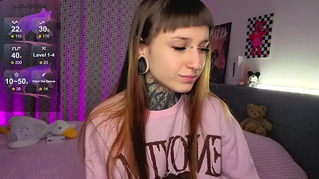 LilithPoison online show from November 19, 2025, 6:08 pm