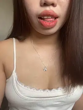 Rose-babyx online show from April 13, 2026, 8:20 am