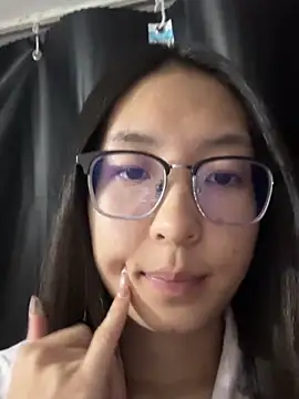 xiaobaimao6 online show from November 9, 2025, 3:32 pm