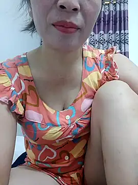 Snapshot of Livelulu chatting on October 7, 2025, 1:03 am Livelulu online show from October 7, 2025, 1:03 am