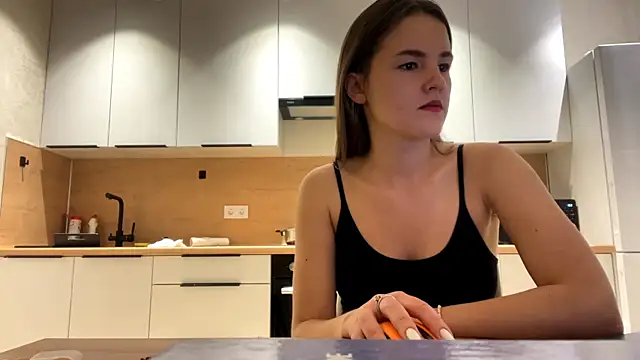 Snapshot of FavorLeila chatting on September 19, 2025, 3:02 pm FavorLeila online show from September 19, 2025, 3:02 pm