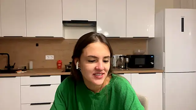 Snapshot of FavorLeila chatting on October 8, 2025, 2:04 pm FavorLeila online show from October 8, 2025, 2:04 pm