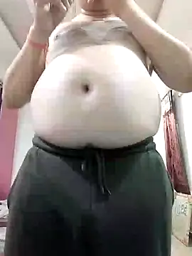 Snapshot of Love40777 chatting on November 13, 2025, 6:18 pm Love40777 online show from November 13, 2025, 6:18 pm