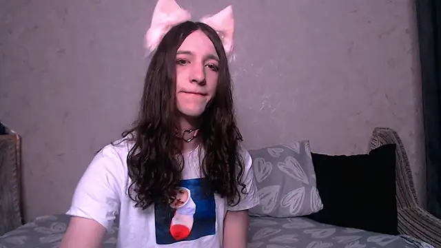 SilverMuse  online show from October 6, 2025, 1:03 am