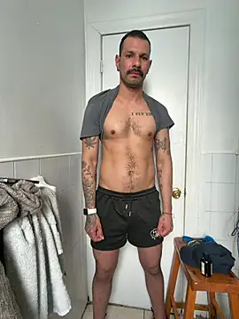 latinoxx1992 online show from February 7, 2026, 1:48 pm