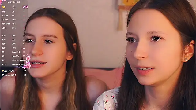 GabrielleLynchard online show from November 14, 2025, 7:56 pm