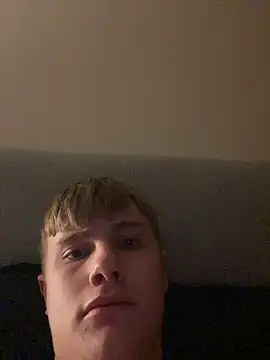 Sammyboy2211 online show from October 27, 2025, 1:20 am