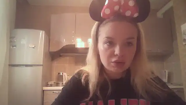 Snapshot of Mirarah chatting on November 3, 2025, 6:25 am Mirarah online show from November 3, 2025, 6:25 am