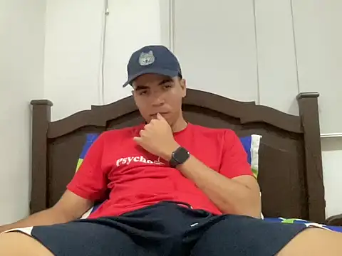 maxxxi z online show from October 24, 2025, 4:31 am