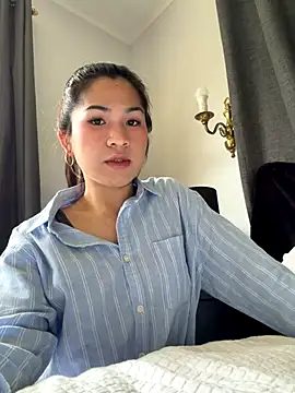 ZoeyJohnson online show from November 6, 2025, 1:39 am