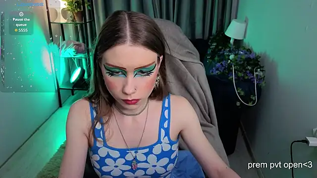 KarenSmitht online show from January 10, 2026, 1:57 pm