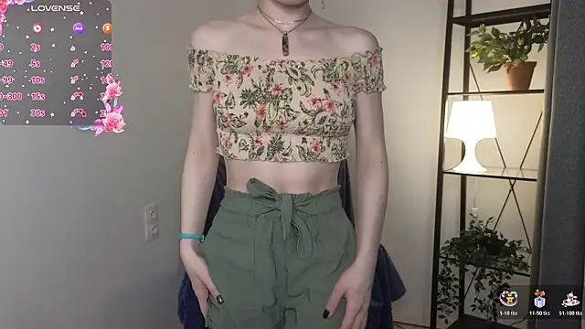 KarenSmitht online show from March 19, 2026, 4:22 pm