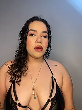 krisstenSantos online show from November 10, 2025, 11:20 am