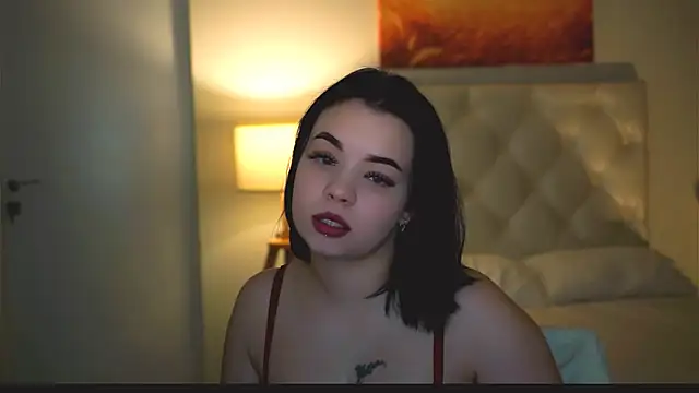Snapshot of leslierowe_ chatting on September 24, 2025, 4:54 pm leslierowe  online show from September 24, 2025, 4:54 pm